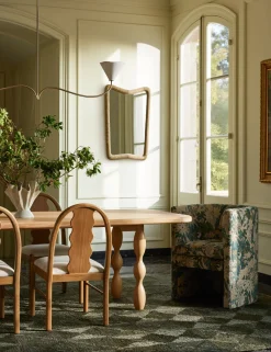 Anora Mirror