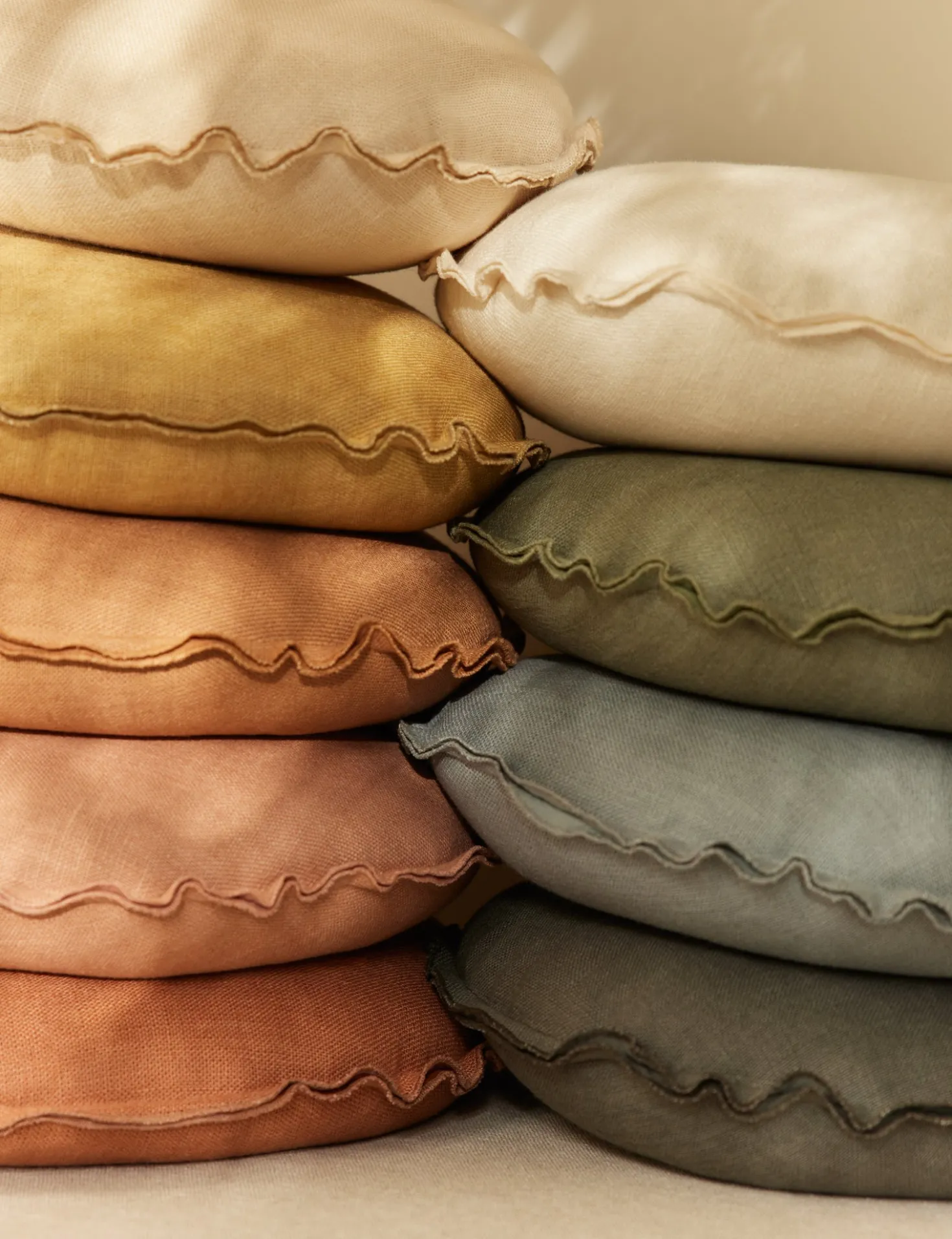 Arlo Linen Round Pillow
