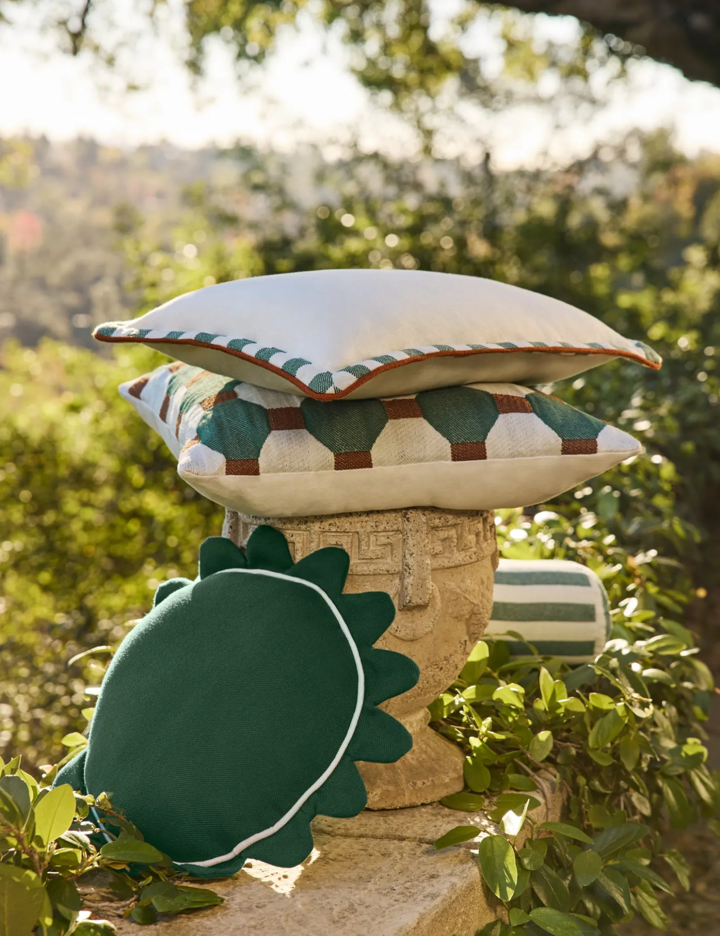 Bassani Indoor / Outdoor Round Pillow