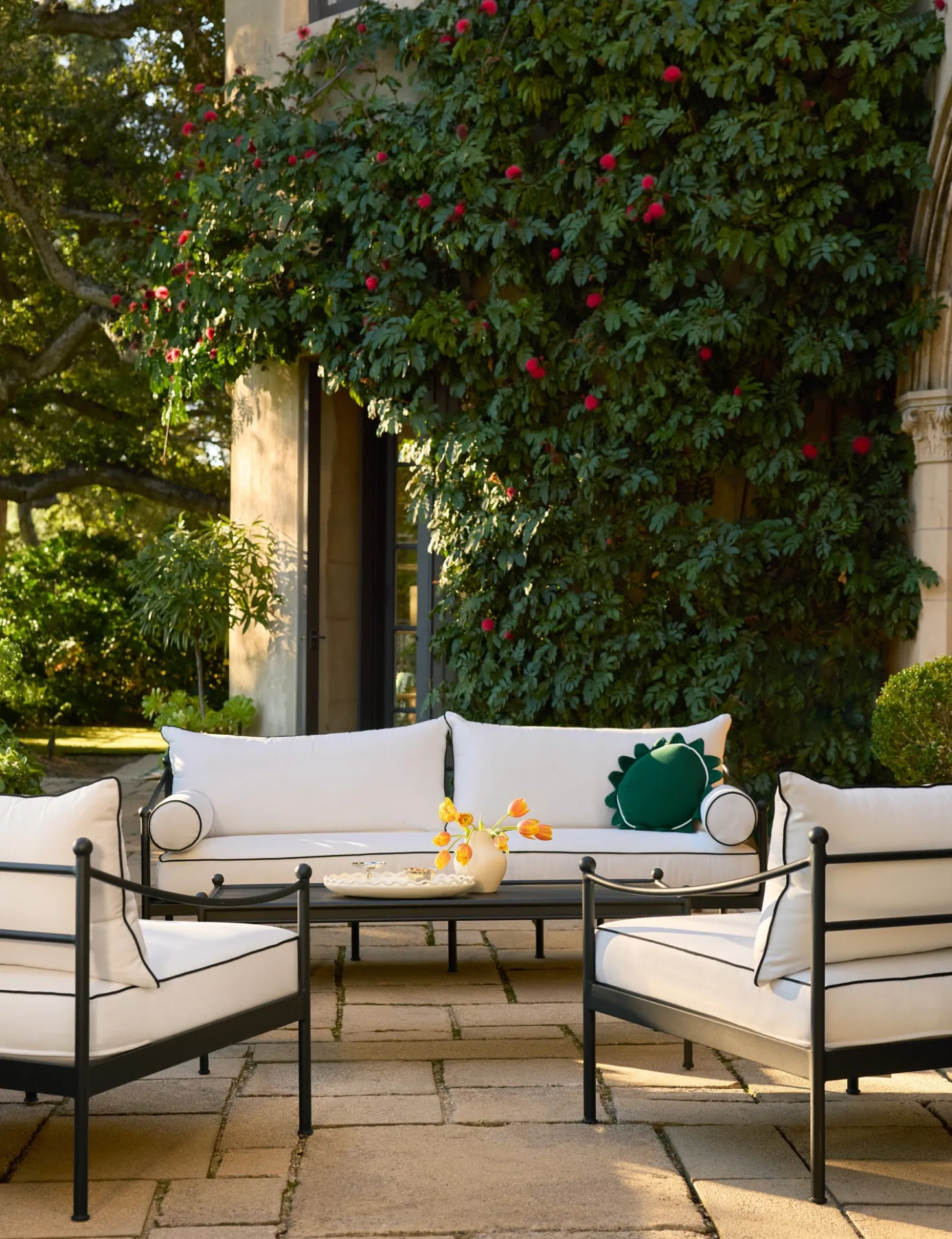 Bassani Indoor / Outdoor Round Pillow