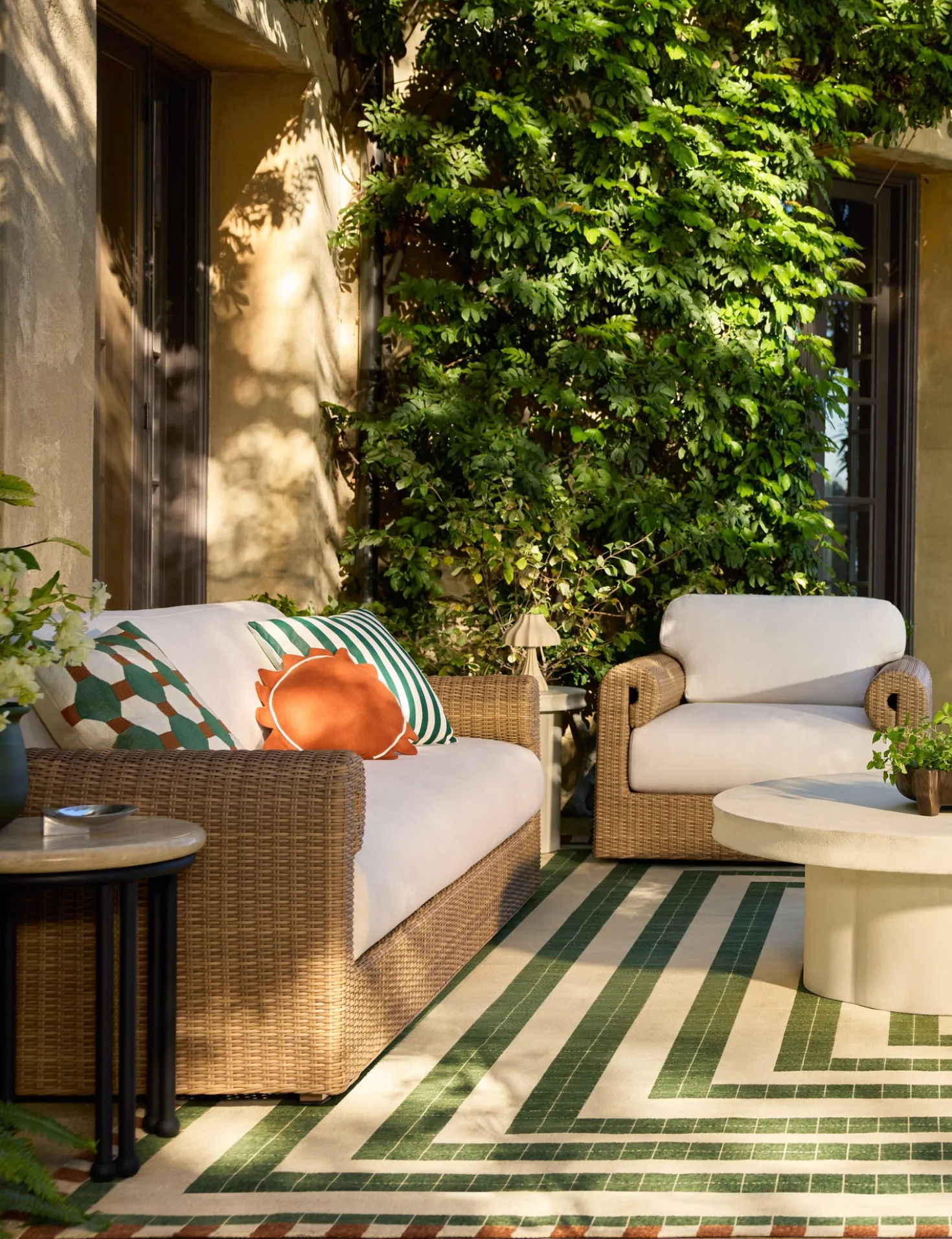 Bassani Indoor / Outdoor Round Pillow