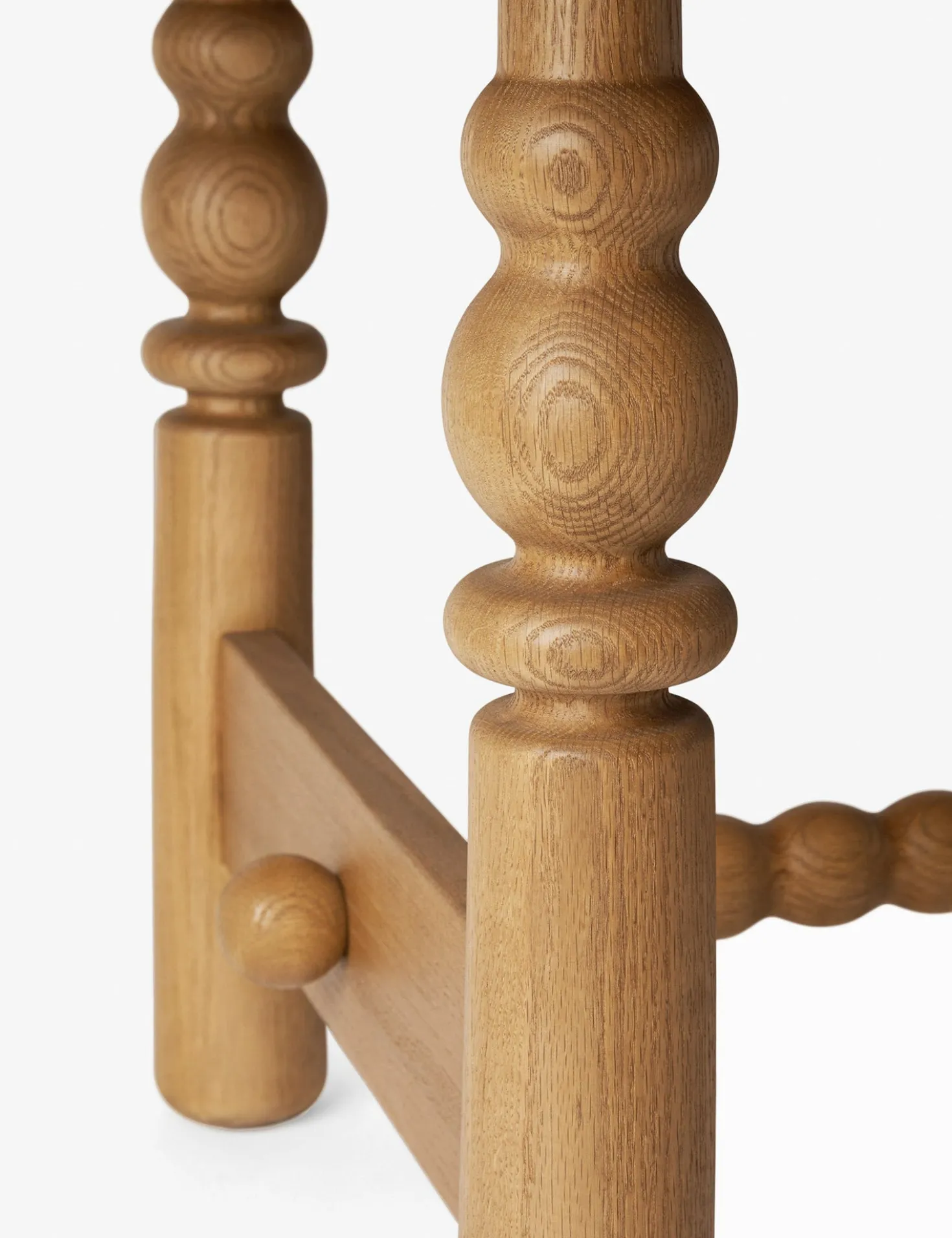 Blume Round Dining Table