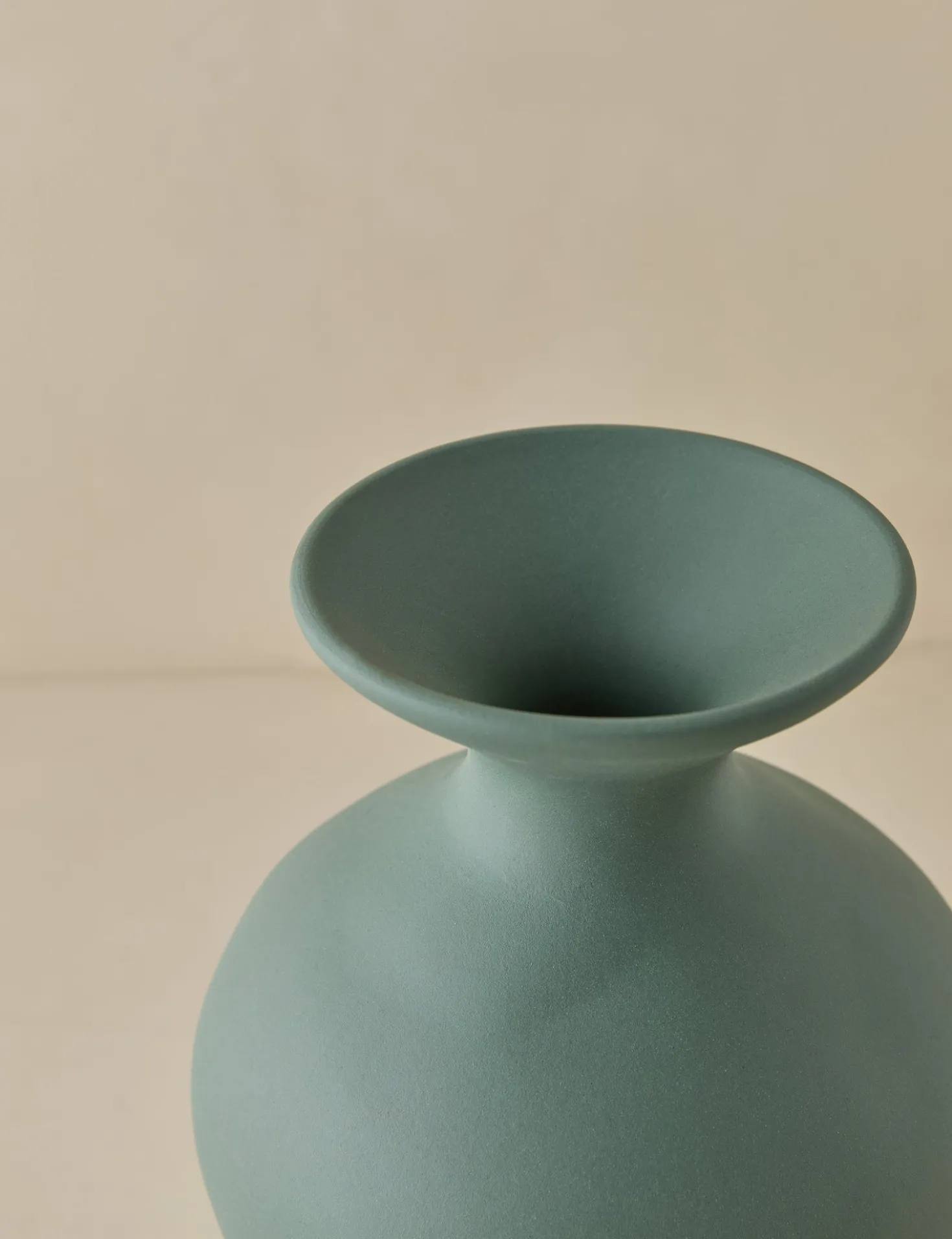 Calista Vase
