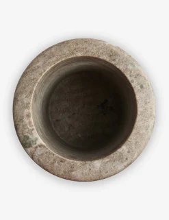 Cesar Vase