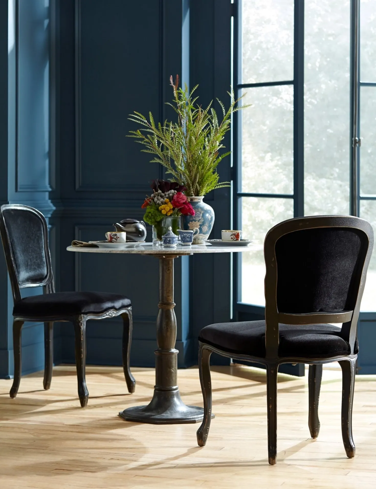 Chantilly Bistro Table