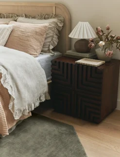 Cinzia Nightstand