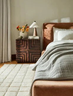 Cinzia Nightstand