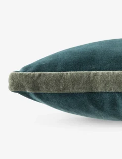 Clune Pillow
