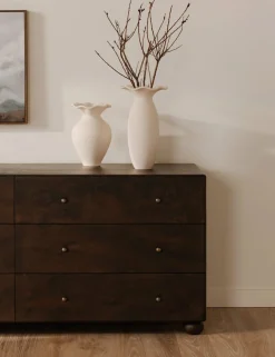 Hobbes Dresser