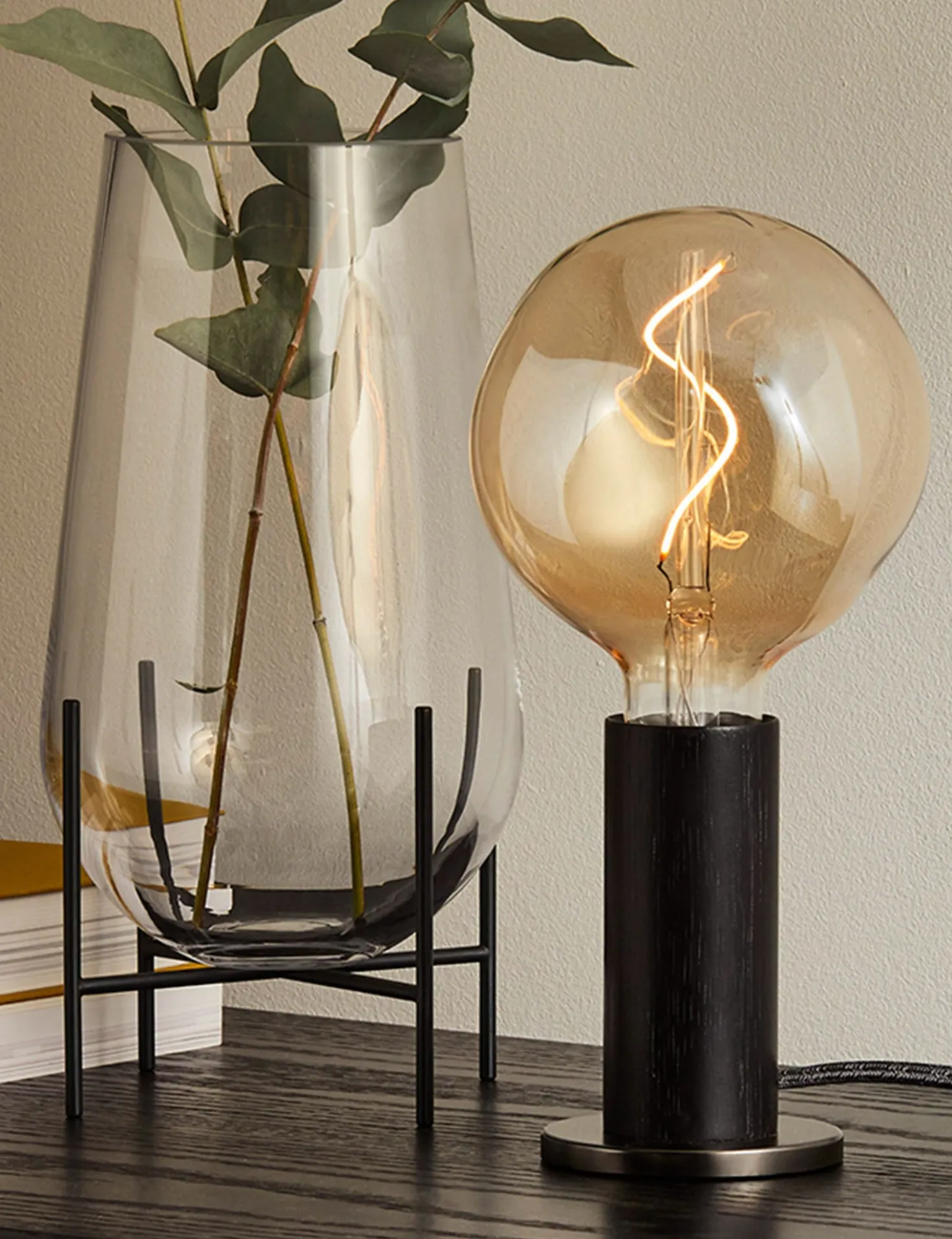 Knuckle Table Lamp with Voronoi I by Tala