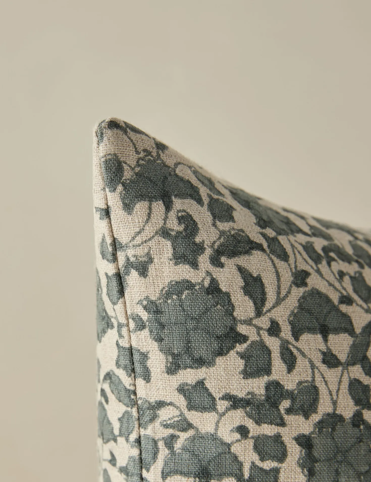 Lavelanet Linen Pillow