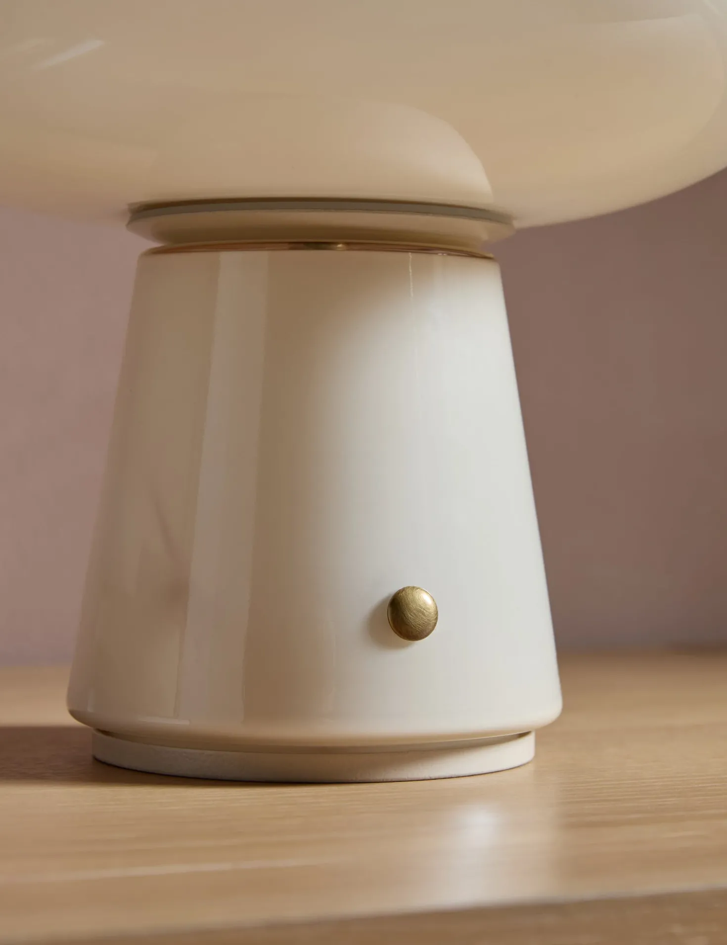 Leesa Cordless Table Lamp