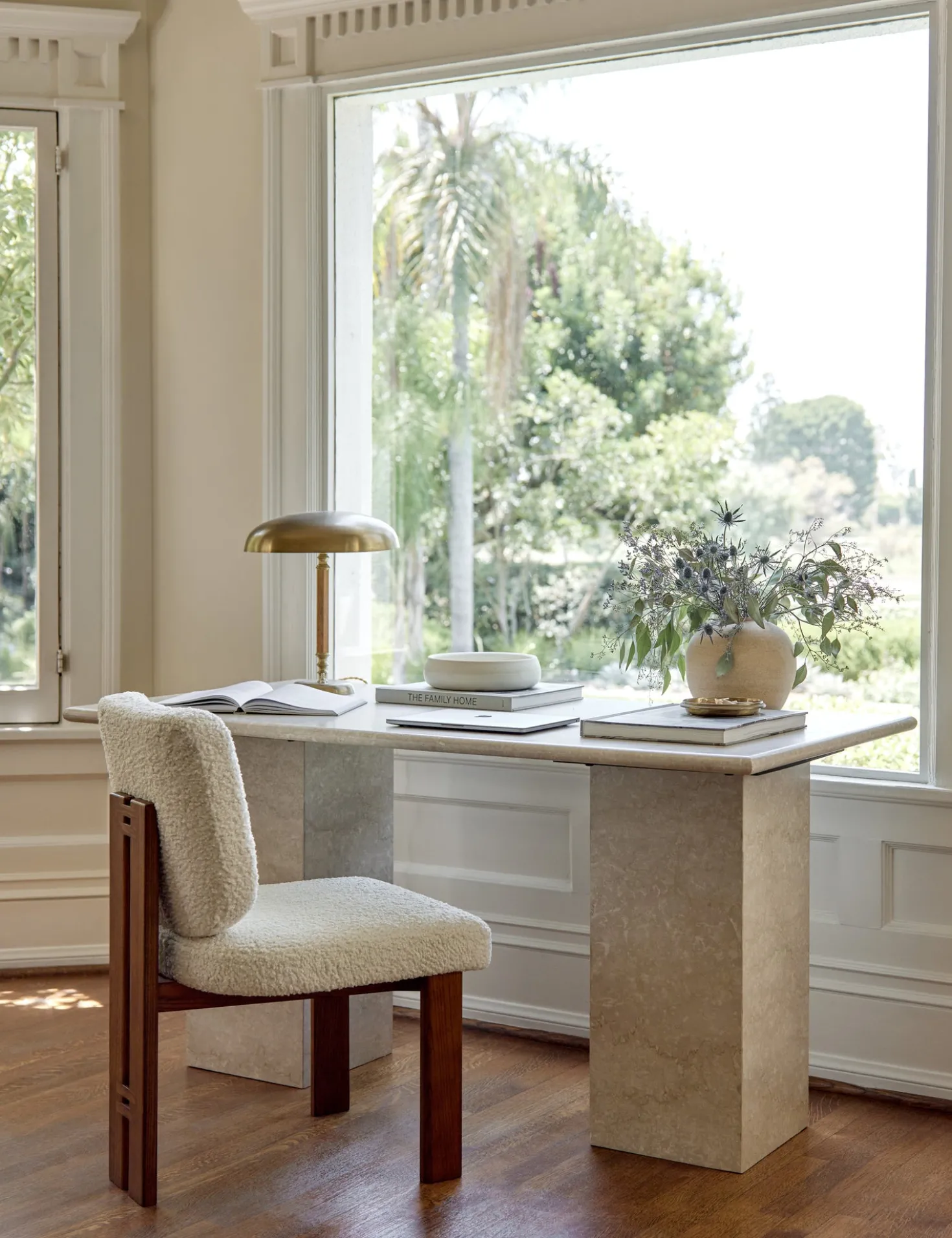 Leonel Desk