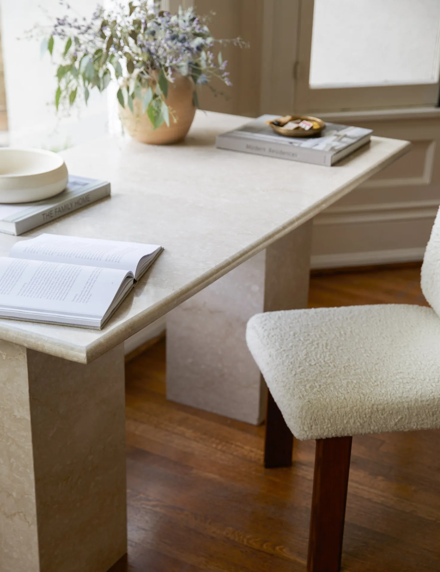 Leonel Desk