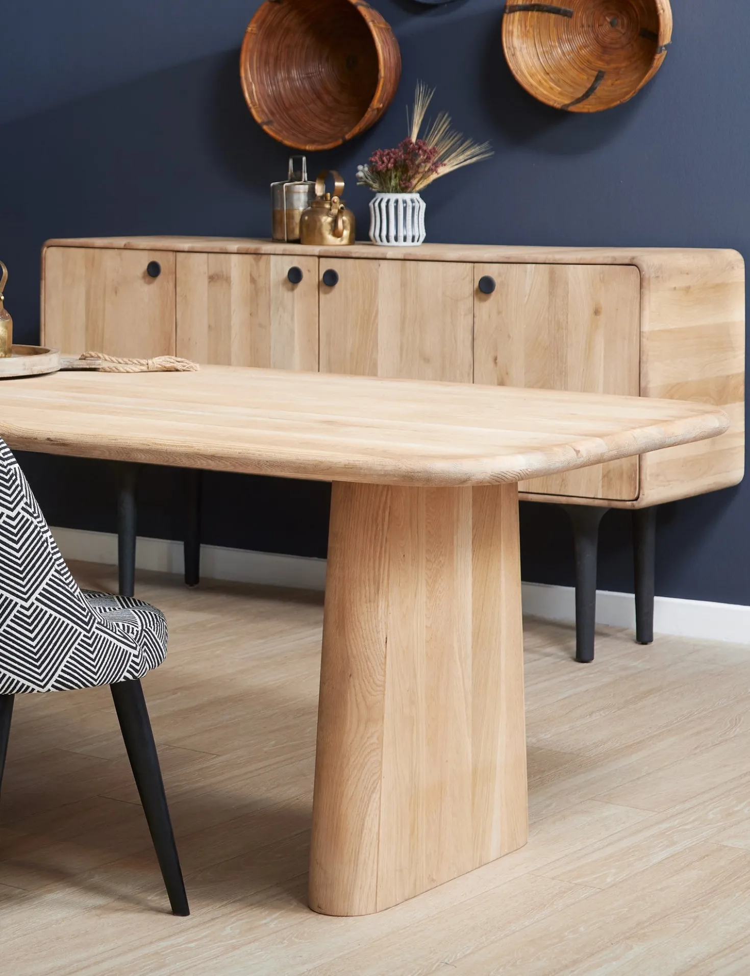 Mela Dining Table