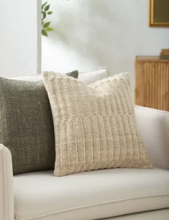 Mendia Pillow