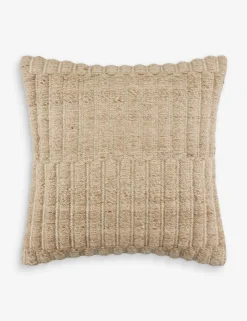 Mendia Pillow