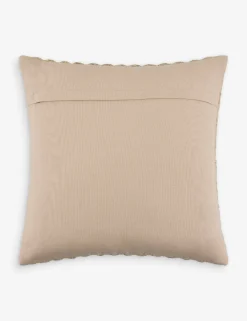 Mendia Pillow