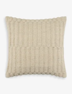Mendia Pillow