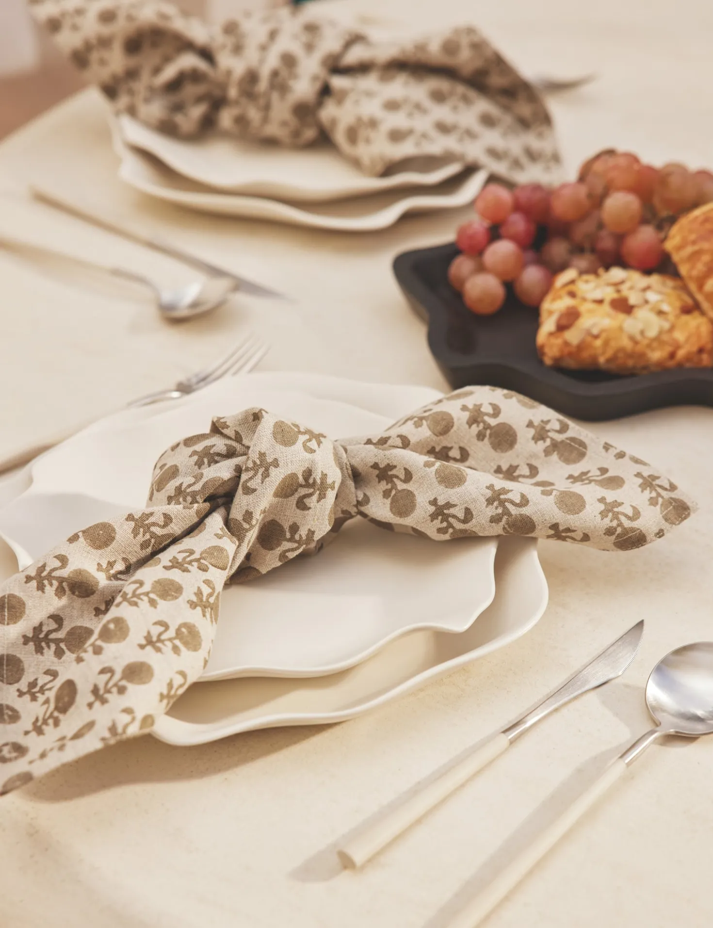 Nadia Satin-Matte Stoneware Dinnerware