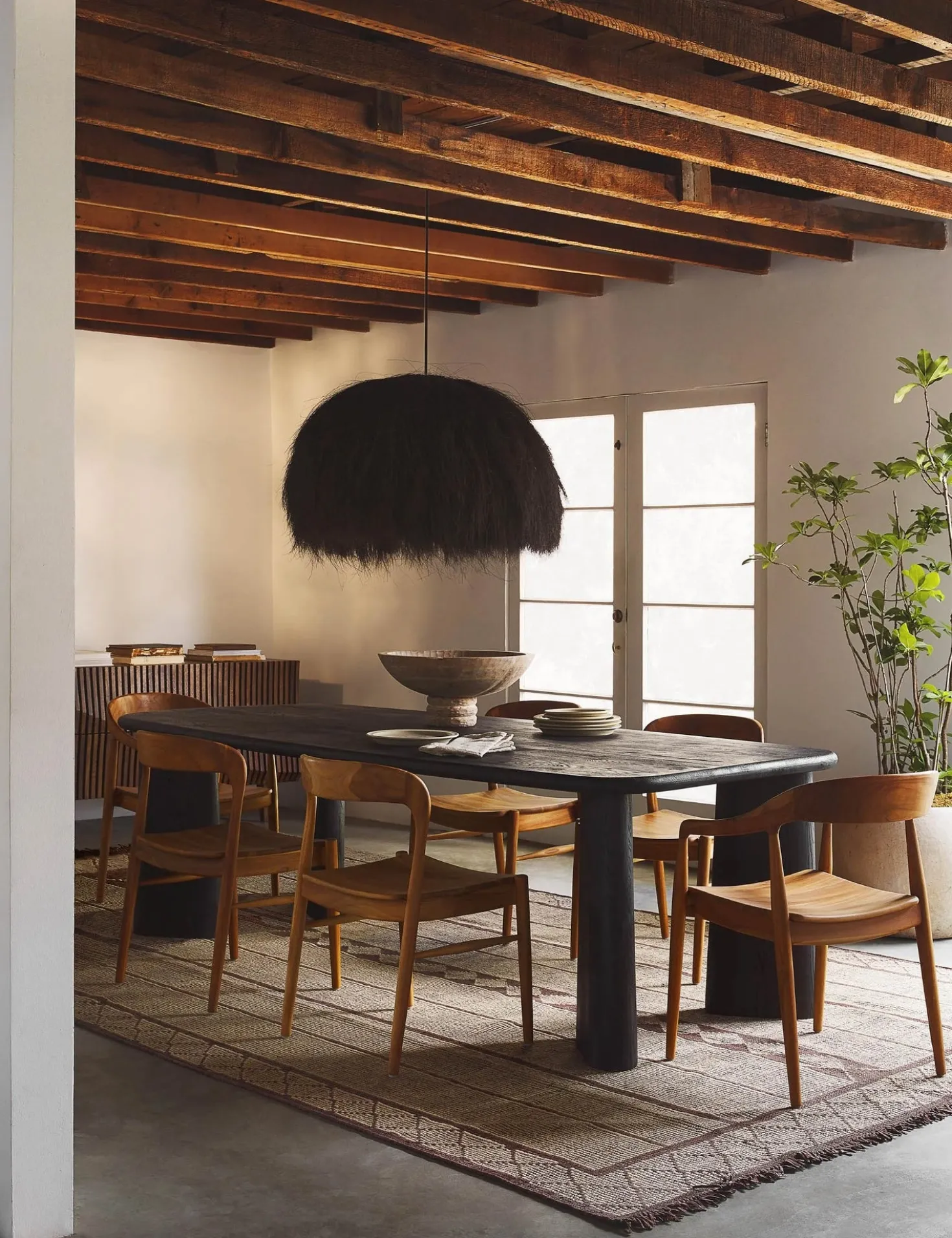 Nera Dining Table