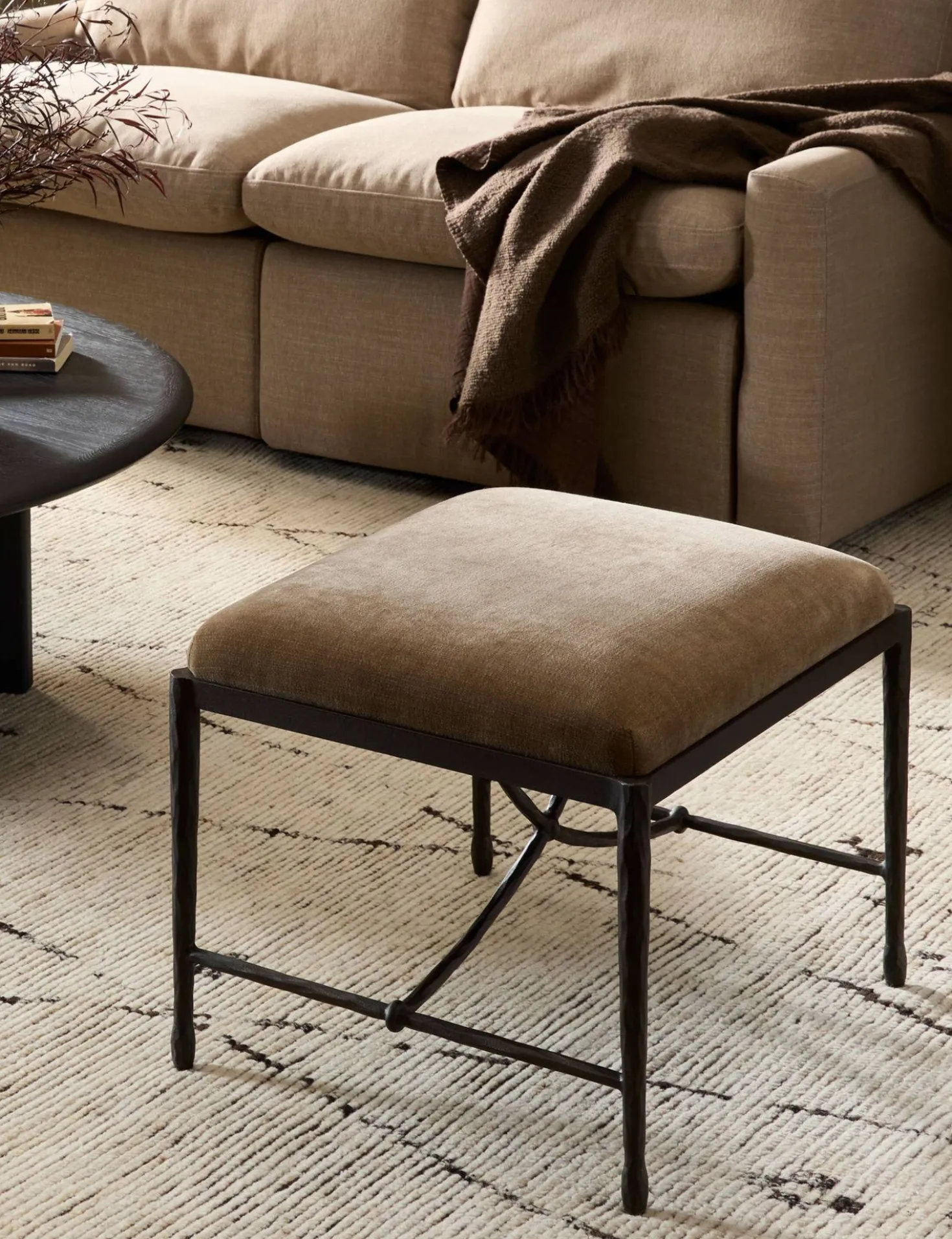 Perlaza Stool