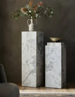 Rialta Plinth