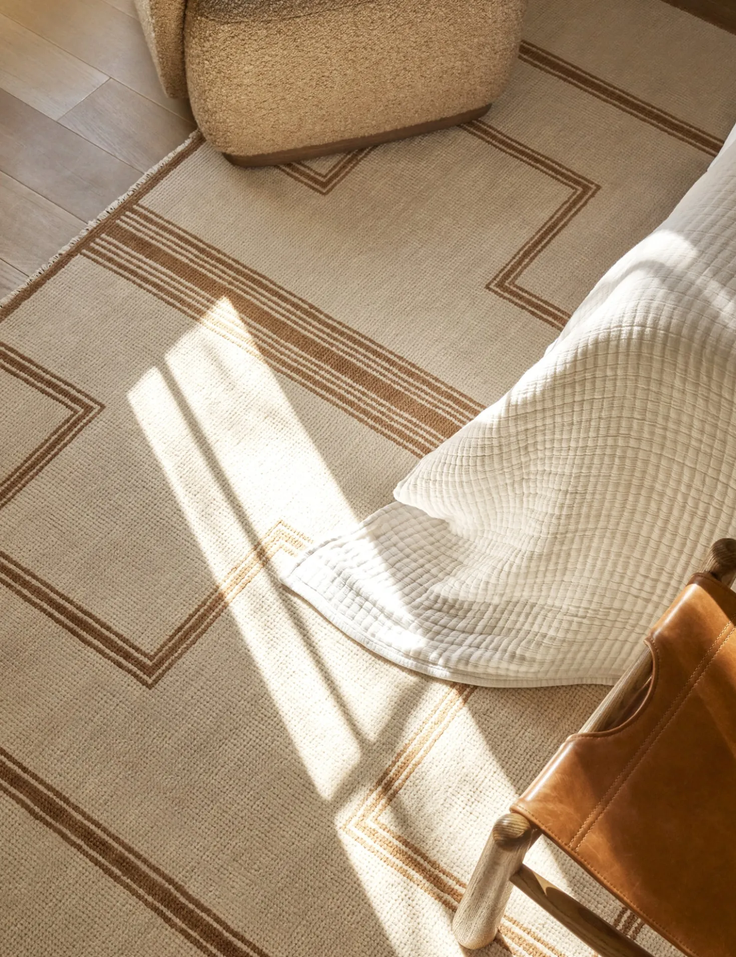 Safir Hand-Knotted Wool Rug