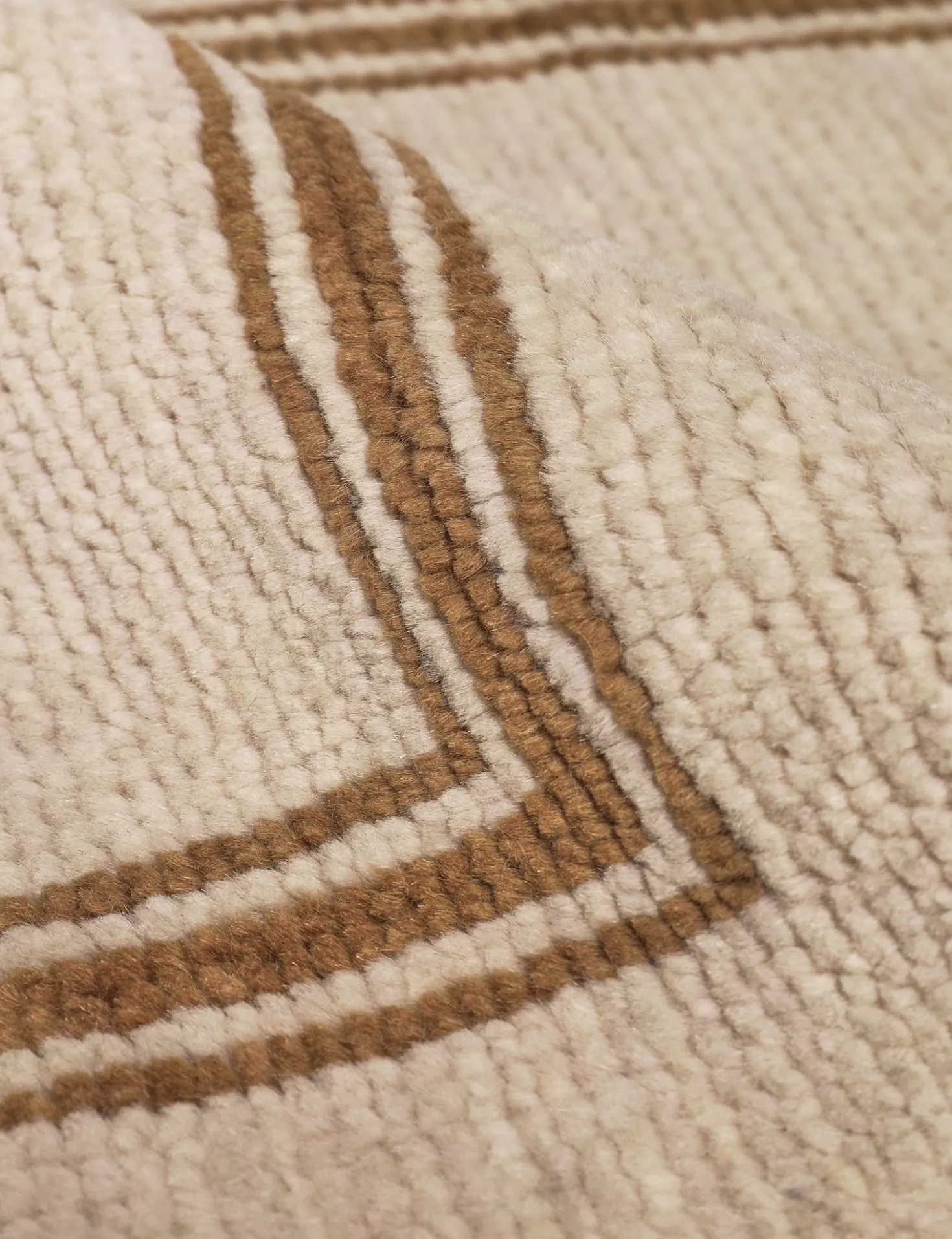 Safir Hand-Knotted Wool Rug