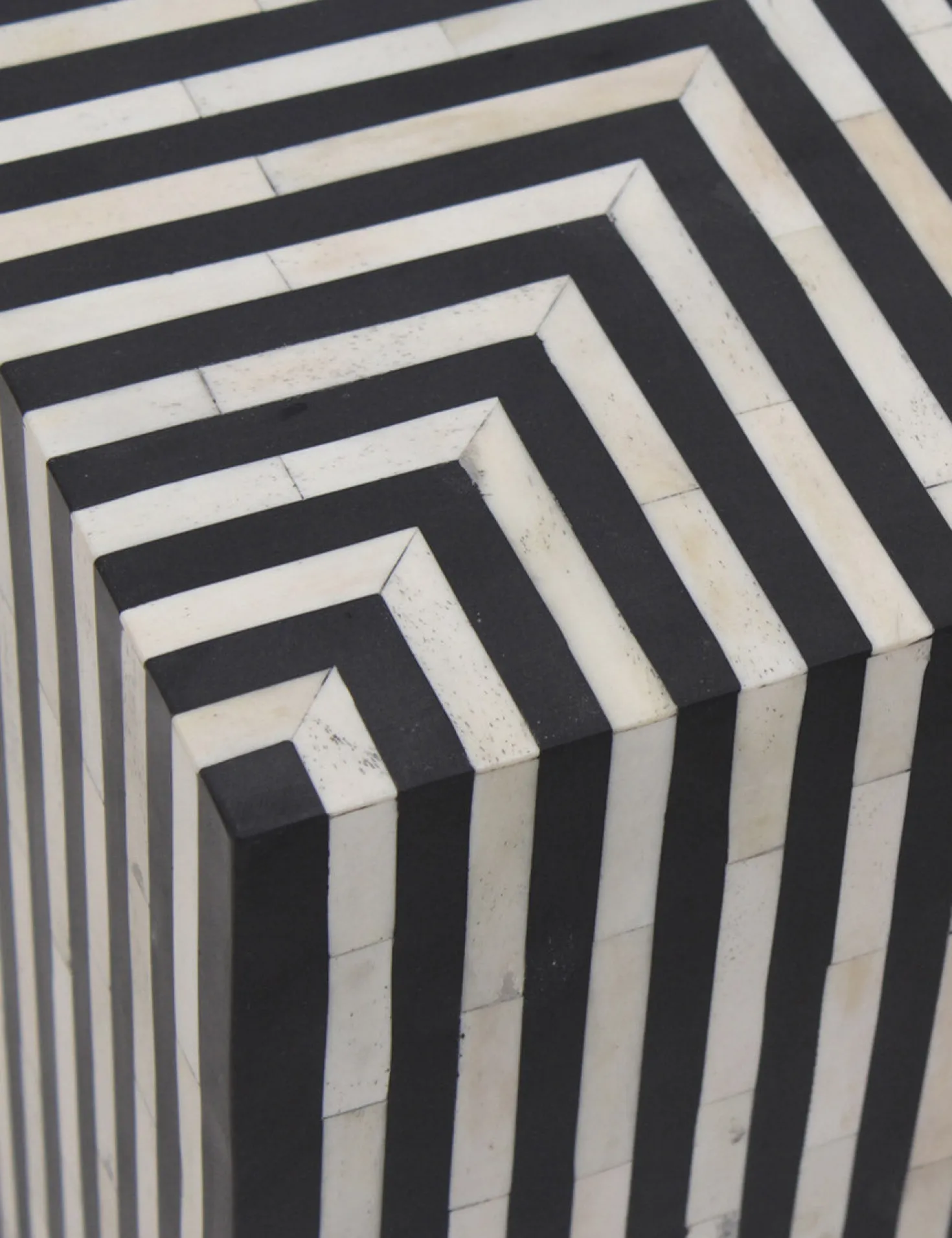 Trendyl Side Table