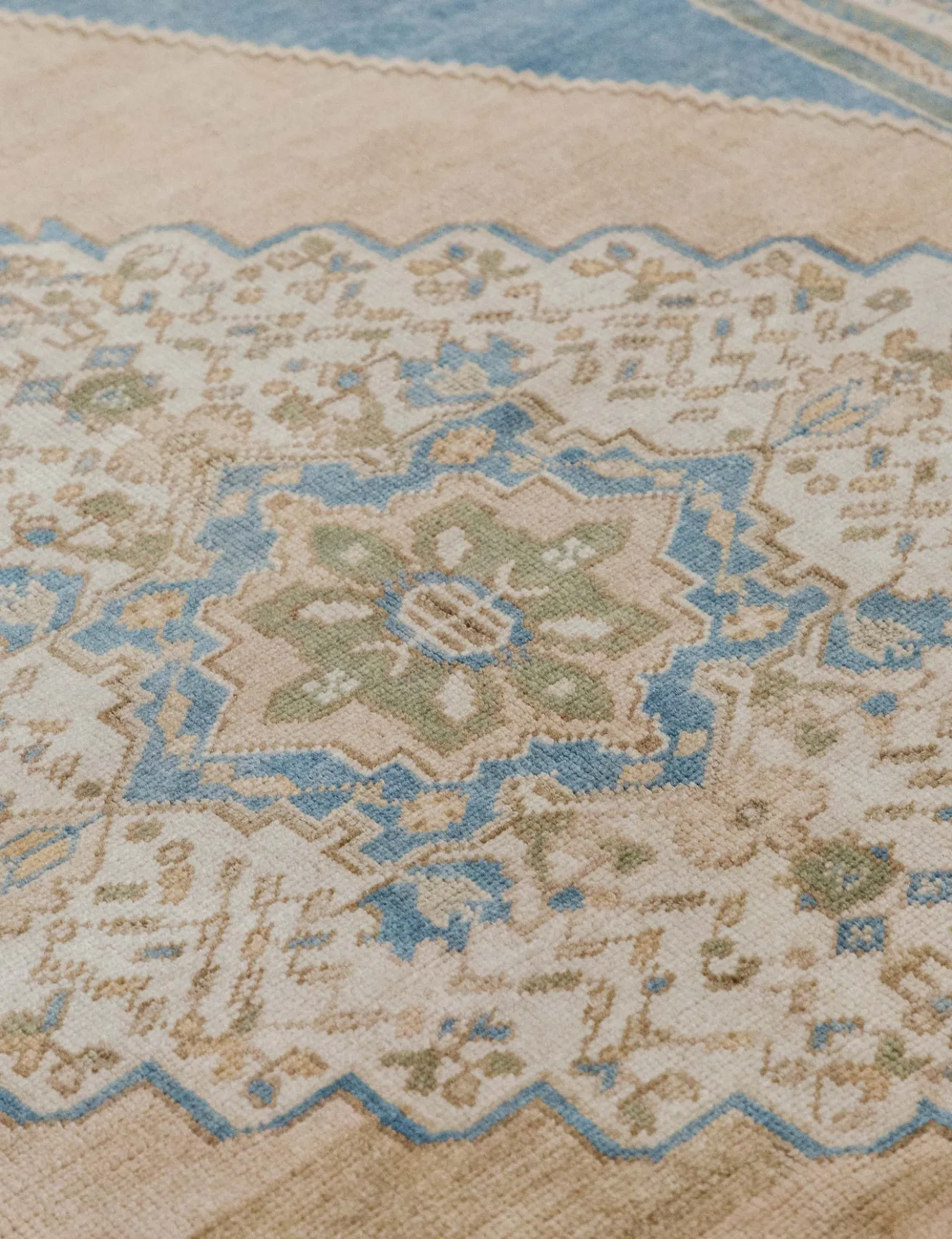 Vintage Turkish Hand-Knotted Wool Rug No. 536, 5'7" x 8'3"
