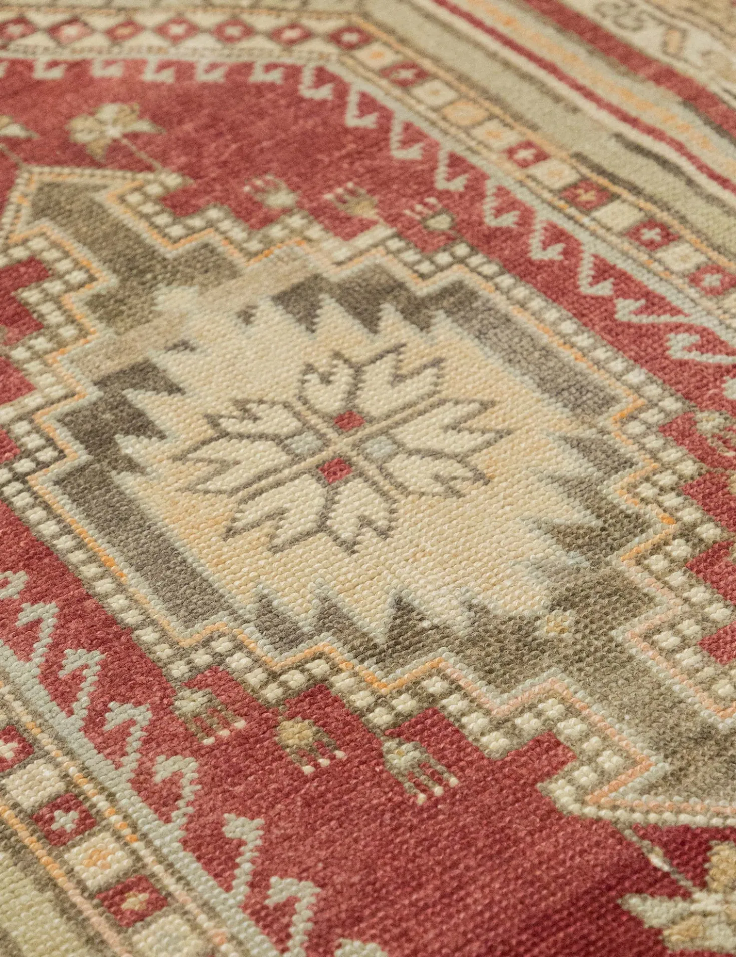 Vintage Turkish Hand-Knotted Wool Rug No. 559, 2'8" x 5'7"